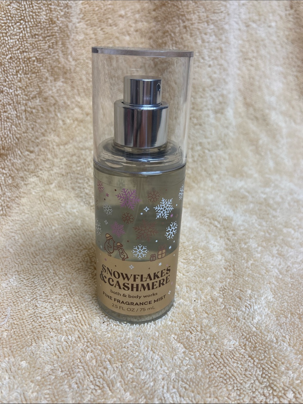 Bath & Body Works Snowflakes & Cashmere  - Green and Gold Accents
